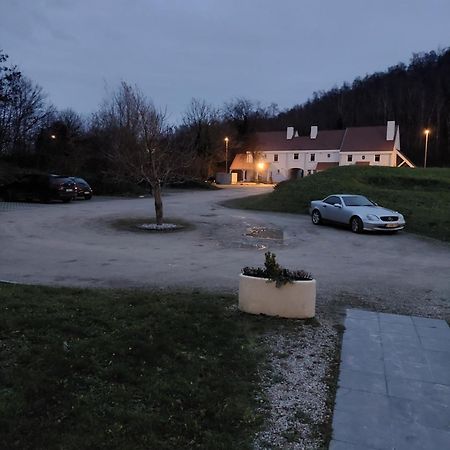 La Chambre Et Le Studio Du Chateau Du Golf De Bernalmont Lutych Exteriér fotografie