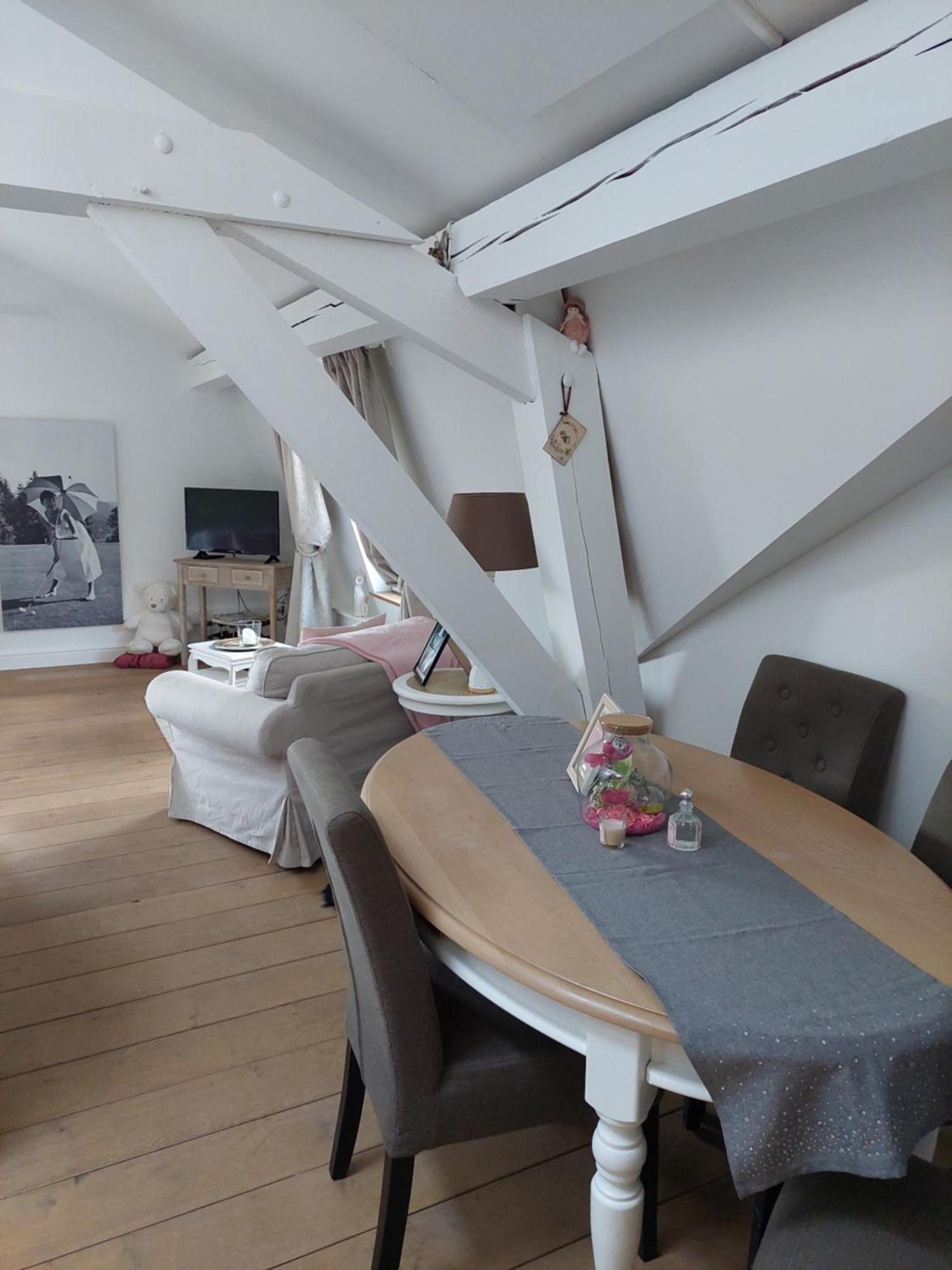 La Chambre Et Le Studio Du Chateau Du Golf De Bernalmont Lutych Pokoj fotografie